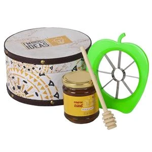 קופסת עץ עגולה במילוי דבש ופורס תפוחים