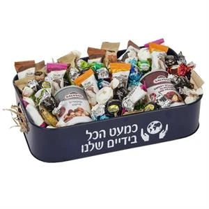 מגש מתכת מעוצב במילוי פיצוחים ומתוקים טעימים. מתנה קבוצתית מפנקת