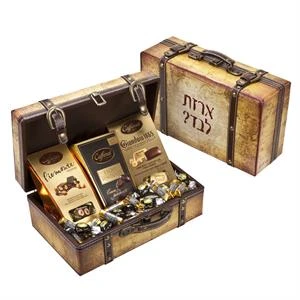 אוסף מתוקים ודבש במזוודת ארזנו ביחד