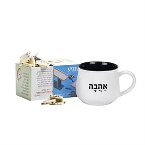 שוקולד וספל מדבר